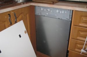 Установка фасада на посудомоечную машину в Артеме